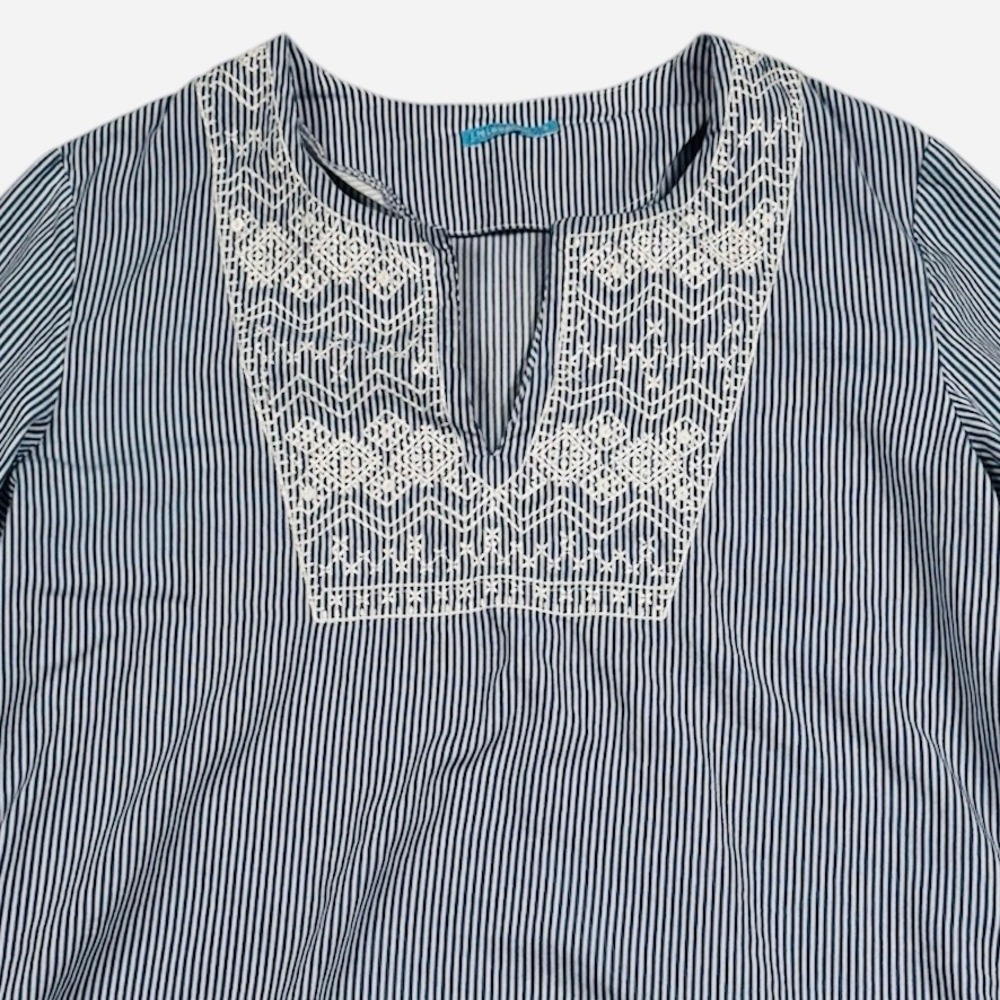J McLaughlin Tunic Top Womens Small Blue White Striped Embroidered Split V-Neck